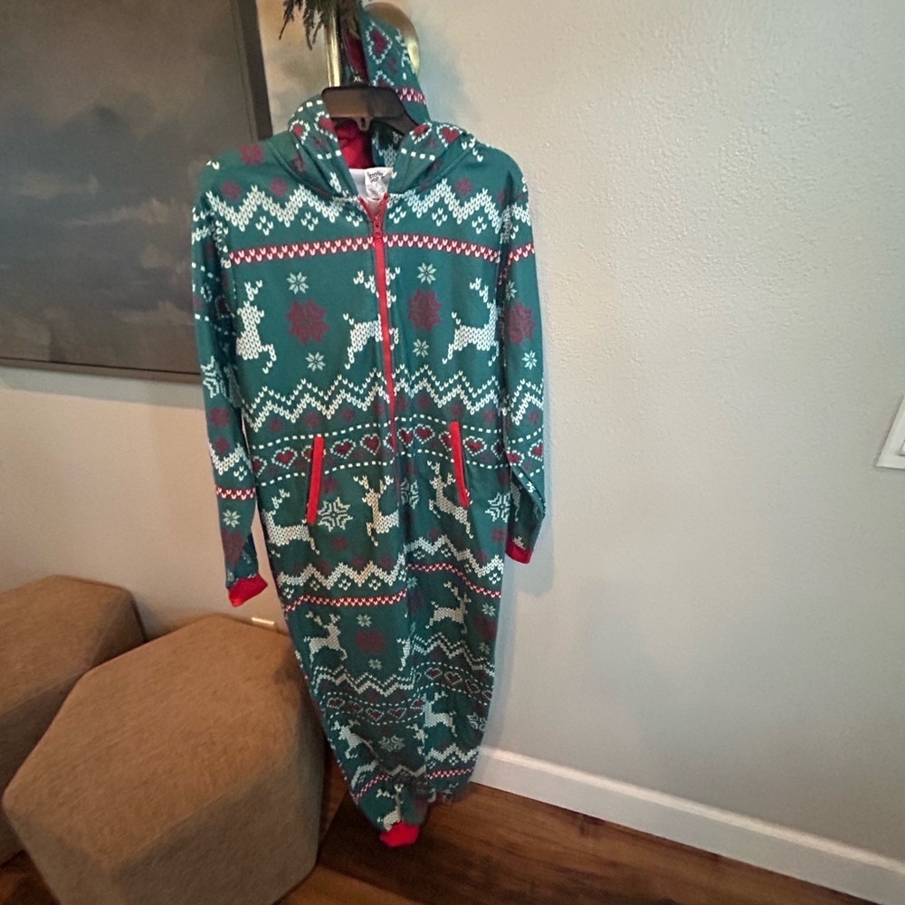 NWOT Giggling Get Up Green Reindeer Pajamas - Picture 11 of 15